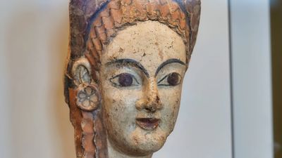 Woman mask from etruscan civilization in the Louvre