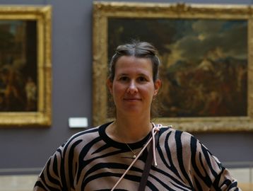 Customize a guided tour of the Louvre during a full Louvre tour with Flora tour guide in Paris