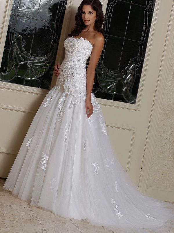 Fabulous Wedding Gowns & Accessories