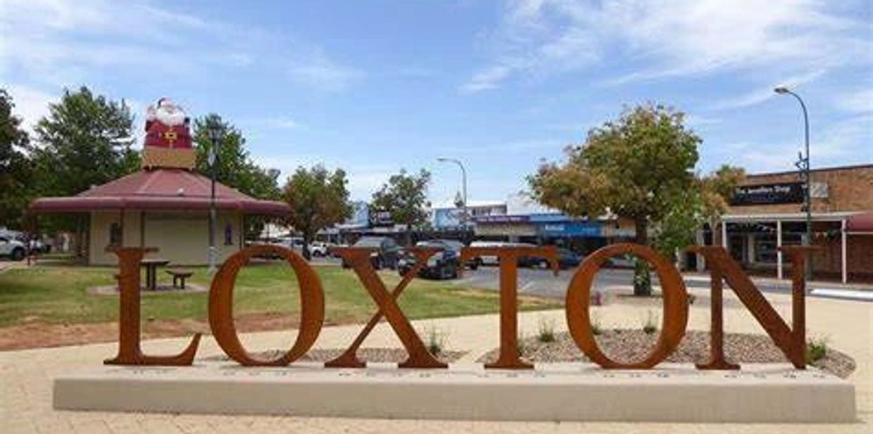 Loxton sign