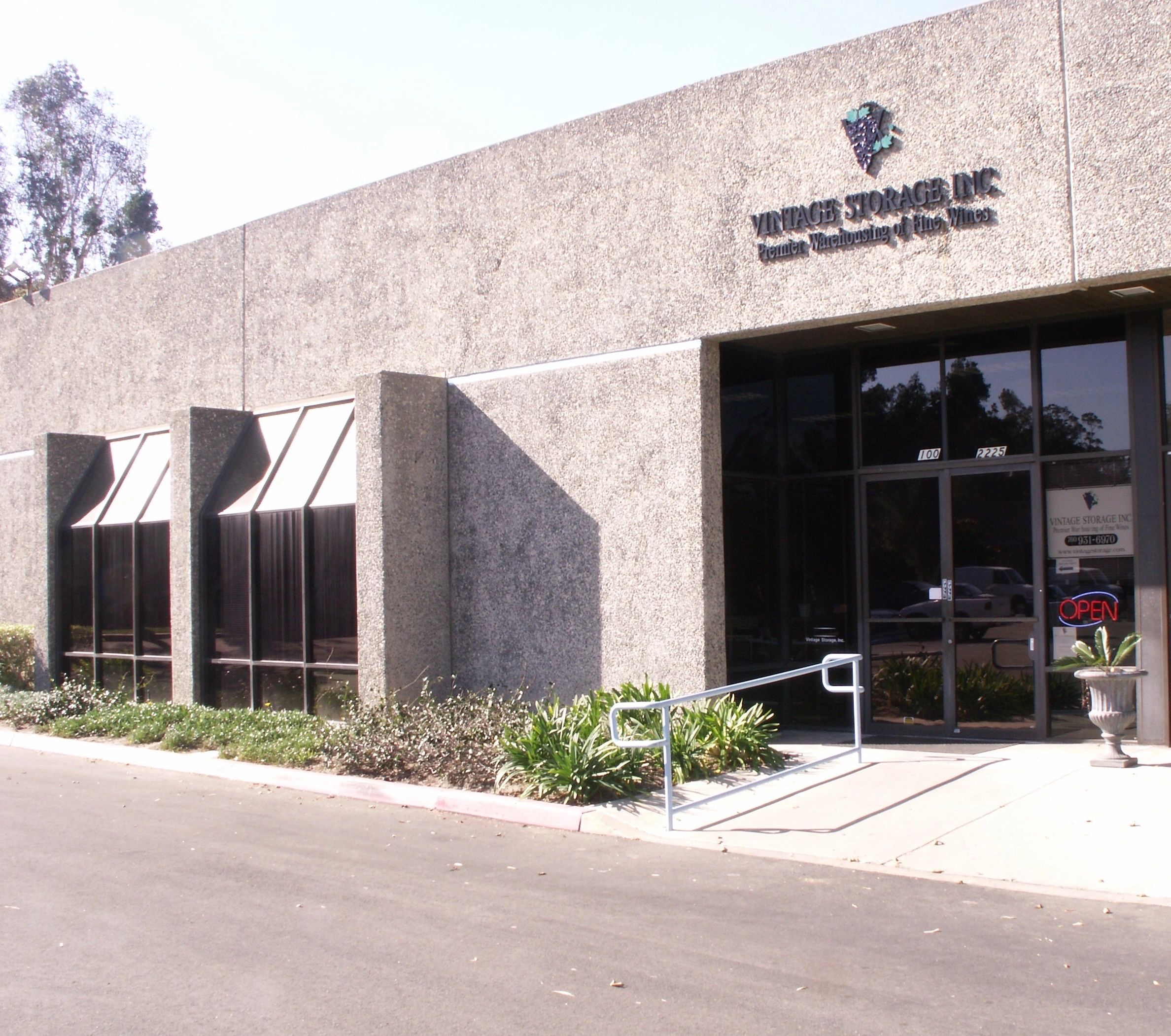 About Us Vintage Wine Storage Inc