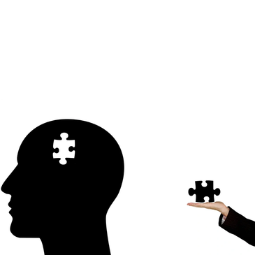 Silhouette avec pièce de puzzle manquante dans la tête.
