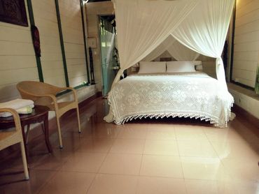 King size bed bungalow garden view