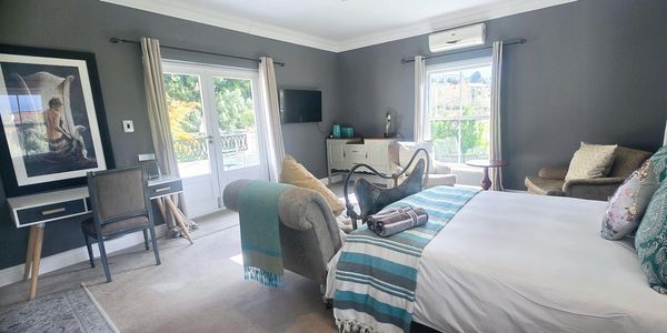 bridal-party-preparation-villa-cape-winelands.jpg