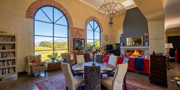 Private villa 5 bedroom near Franschhoek Paarl in the Vape Winelands. Sloar powered 24 hour security