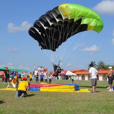 Campeonato Latinoamericano de paracaidismo en varadero cuba.