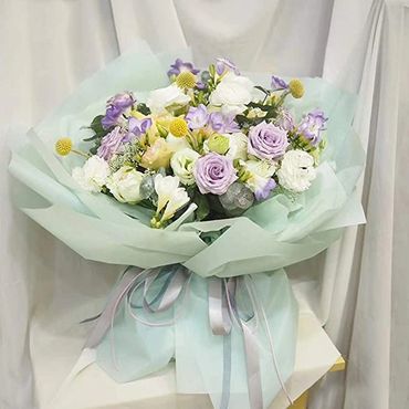 florals
floral bouquet
floral arrangements
flower arrangements
event decor
floral delivery
delivery