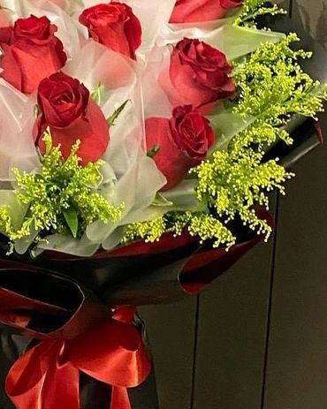 florals
floral bouquet
floral arrangements
flower arrangements
event decor
floral delivery
delivery