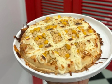 Chicken & Catupiry Waffle - Waffle, Cheese, Chicken, Brazilian Catupiry, corn, oregano - 5 min oven and it's ready to eat