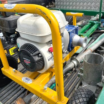 1 tonne capstan winch.