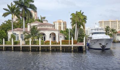 Fort Lauderdale villa with dock and yacht