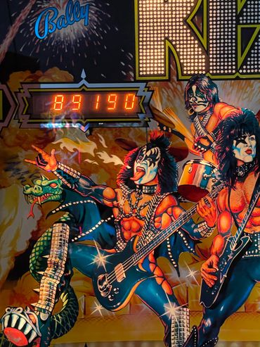 Bally
Kiss
Rock band