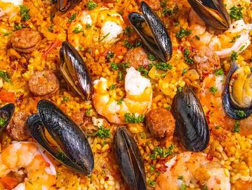 Paella mixta. Paella con mariscos. Paella a domicilio Bogotá precios