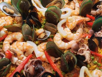 Paella con todo. Paella especial. Paella monarca. Paella a domicilio precios. La mejor paella