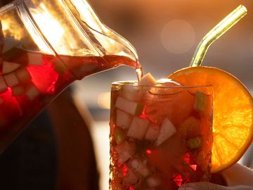 Sangría a domicilio. Paella y sangría. Sangría artesanal