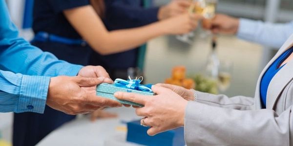corporate gifting, corporate gifting ideas, corporate gift items, Gifts for Employees