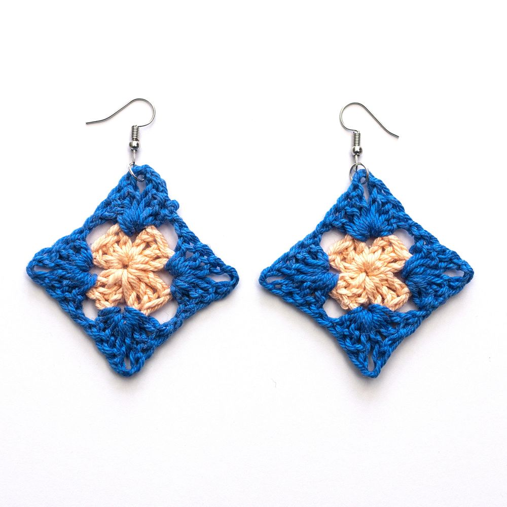 blue and peach granny square crocheted earrings.