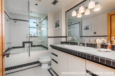 miabeachoceanrental miami beach south beach vacation rental ocean drive r5f master bedroom bathroom