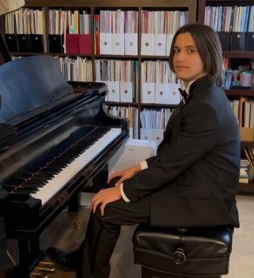 Paxton ready to p[lay Bach Toccata in D major.