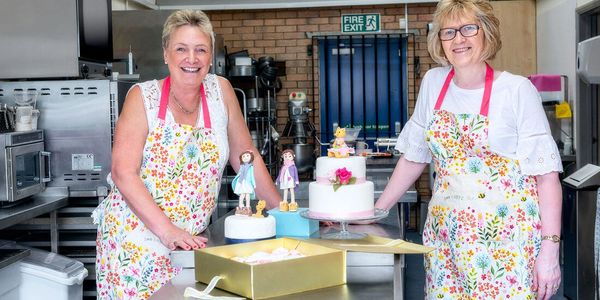 cake classes cheltenham - learn cake baking and decorating