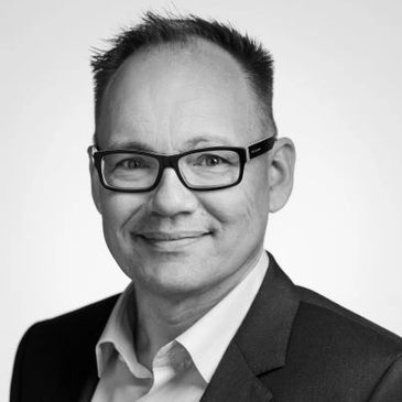 Global IT sourcing and consulting. Vendor management with distributors.