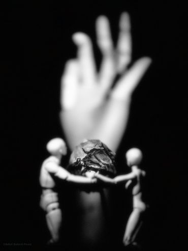 ADAMEVE™ donne à Dieu son amour, 2022
©Artist Robert Perez™