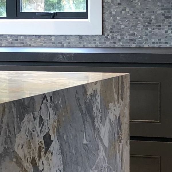 Stone, use of colour and texture