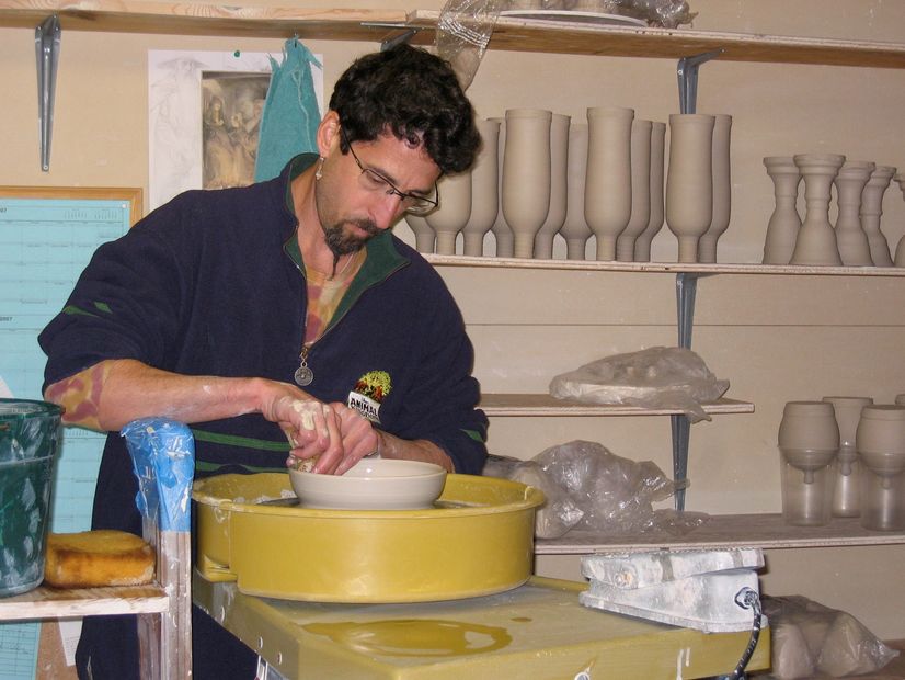 Using eautiful objects for everyday life can enrich our lives.