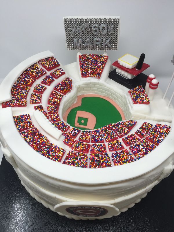 Cincinatti Reds stadium cake of baseball field, scoreboard and people in the s