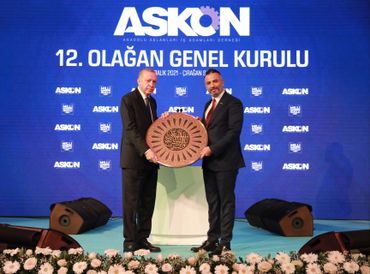 Türkiye Cumhuriyeti Cumhurbaşkanına Protokol Hediyesi Takdimi