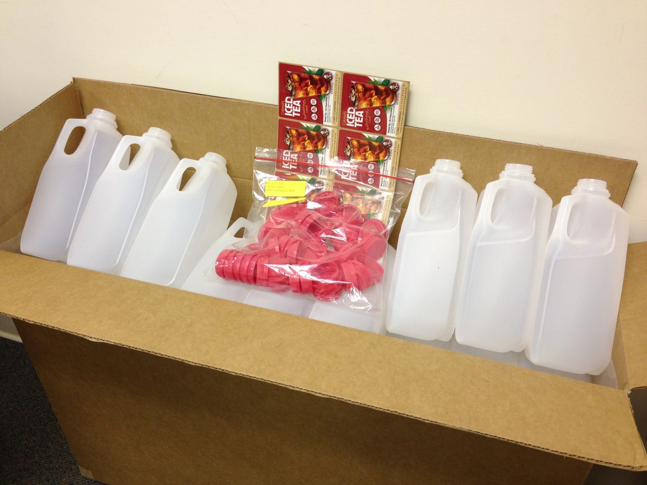Empty 1 Gallon & 1/2 Half Gallon Tea Jugs, With Lids, Packed In A Corrugated Box