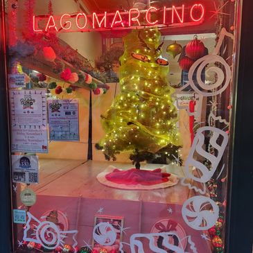 Holiday window display at Lagomarcino's - Grinch theme