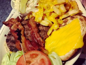 Cheeseburger Deluxe at the Raceway Diner