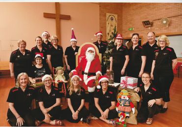 River Voices and Santa go caroling (2018)