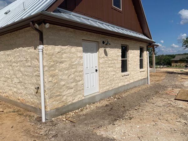 Rain Water Pipe connecteing to Gutter Downspouts