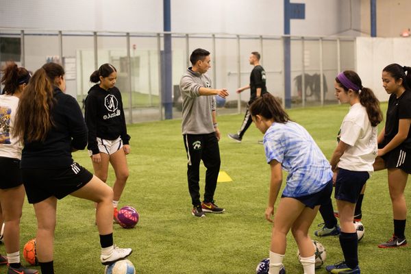 Showtime trainer talking to a group of soccer players