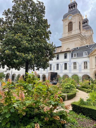 Plan a trip to France