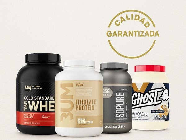 Four protein supplement containers with a "Calidad Garantizada" seal in the background.