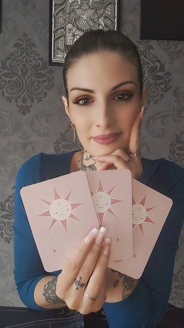 Scegli una carta. Oracolo amore