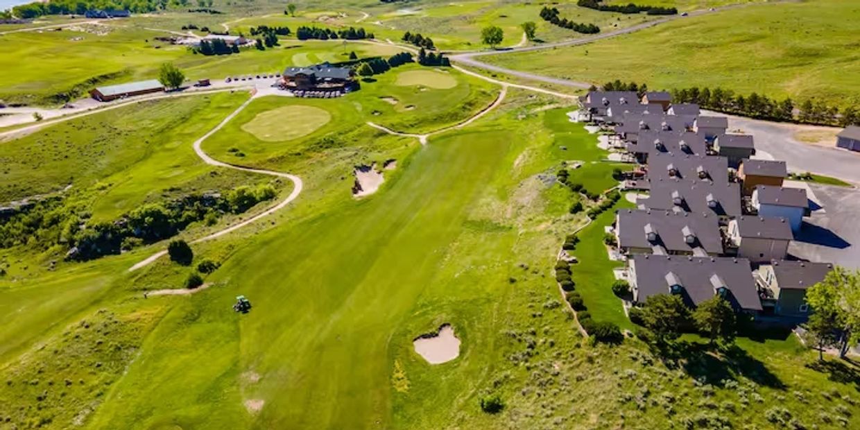 Aerial view of a Bayside golf course. Family Vacation Rentals. Condo and Loft Rentals near Ogallala and Lake McConaughy