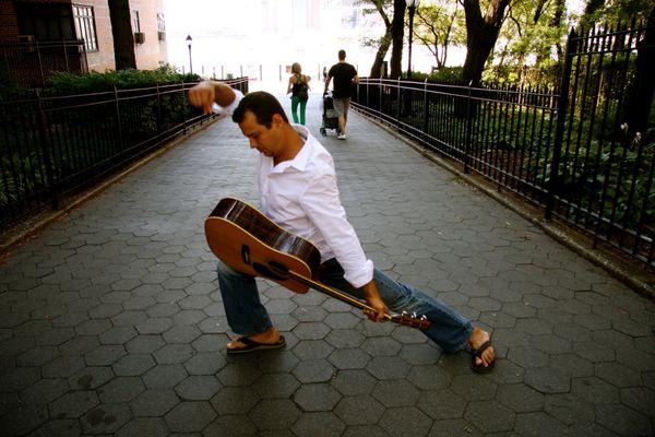 Derek Samuel Reese performing on the Brooklyn Promenade
