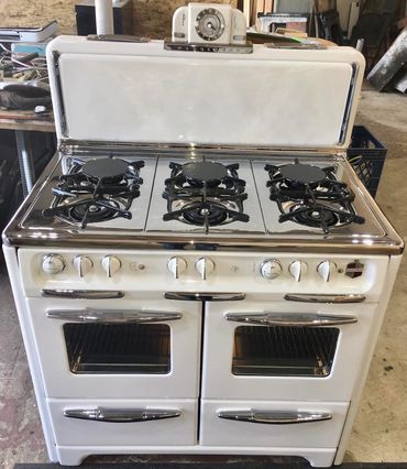 1948 Wedgewood (double oven) with windows