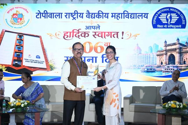 Award ceremony at Topiwala National Medical College.