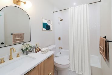 Located less than .5 miles from the border of Morena and the beautiful University of San Diego.