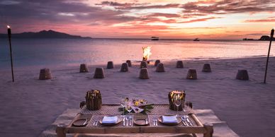 Sip on sundowners by the pool before a romantic dinner on the beach under the stars. 