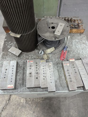 Quality control gauges for measuring crimp sizes