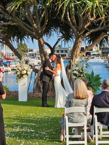 White plinths wedding sunshine coast
Mooloolaba Wedding Kiss
River Wedding Mooloolaba