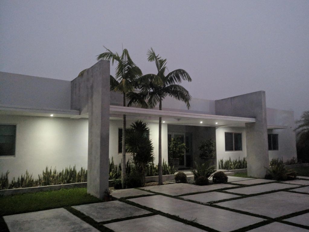 Modern 4 bedroom, 5 bathroom luxury home. Wet edge pool 65ft x 30ft. Gazebo includes sauna,BBQ/Bar