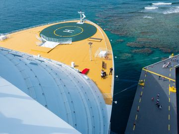 La visa de tripulante te permite trabajar en un crucero o avión como miembro de tripulación.