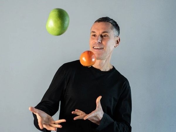The Moveat experts’ team led by a certified nutrition coach, Ph.D. Max Pogorely (53), has specialize